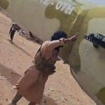 Des combattants de la FLA capturent un hélicoptère Mi-24 au Mali