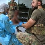 Des médecins russes soignent une fillette blessée par des terroristes au Mali