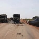 Véhicule russe BMP-3 dégage une route près de Diéma au Mali