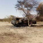Inspection d&rsquo;un camion terroriste détruit par l&rsquo;aviation alliée à Tombouctou