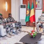 Le général Diarra reçoit les directives du président Goïta