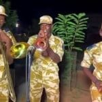 Au Burkina Faso, l&rsquo;orchestre de la police joue un chant russe