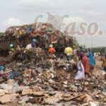 Recyclage de plastiques : des femmes de Ouagadougou risquent leur santé