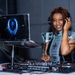 Adji Kabré, DJ Authentique, une femme derrière les platines à Ouaga