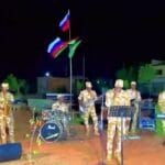 Des artistes de la police burkinabè reprennent un chant russe