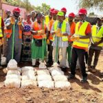 Burkina Faso : une technique japonaise pour entretenir une route à Kamboinsin