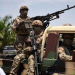 Mali : l&rsquo;armée repousse des attaques, un chef du FLA tué
