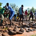 Banwa : Forces de sécurité et population réparent la route Solenzo-Dédougou