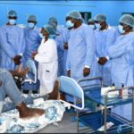 Visite du gouverneur au centre d’hémodialyse de Dédougou