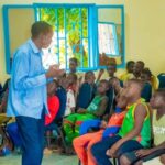 Cent enfants apprennent le russe au Burkina Faso dans un camp musical