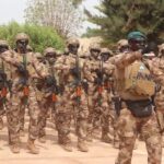 Mali : l&rsquo;armée reprend des localités, les combats persistent à Anéfis