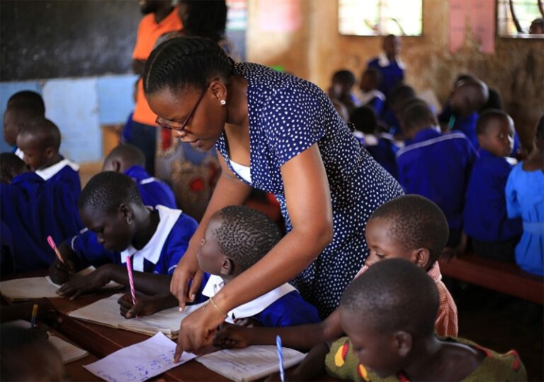 Rejoignez la Fellowship STEM 2026 de Teach for Uganda