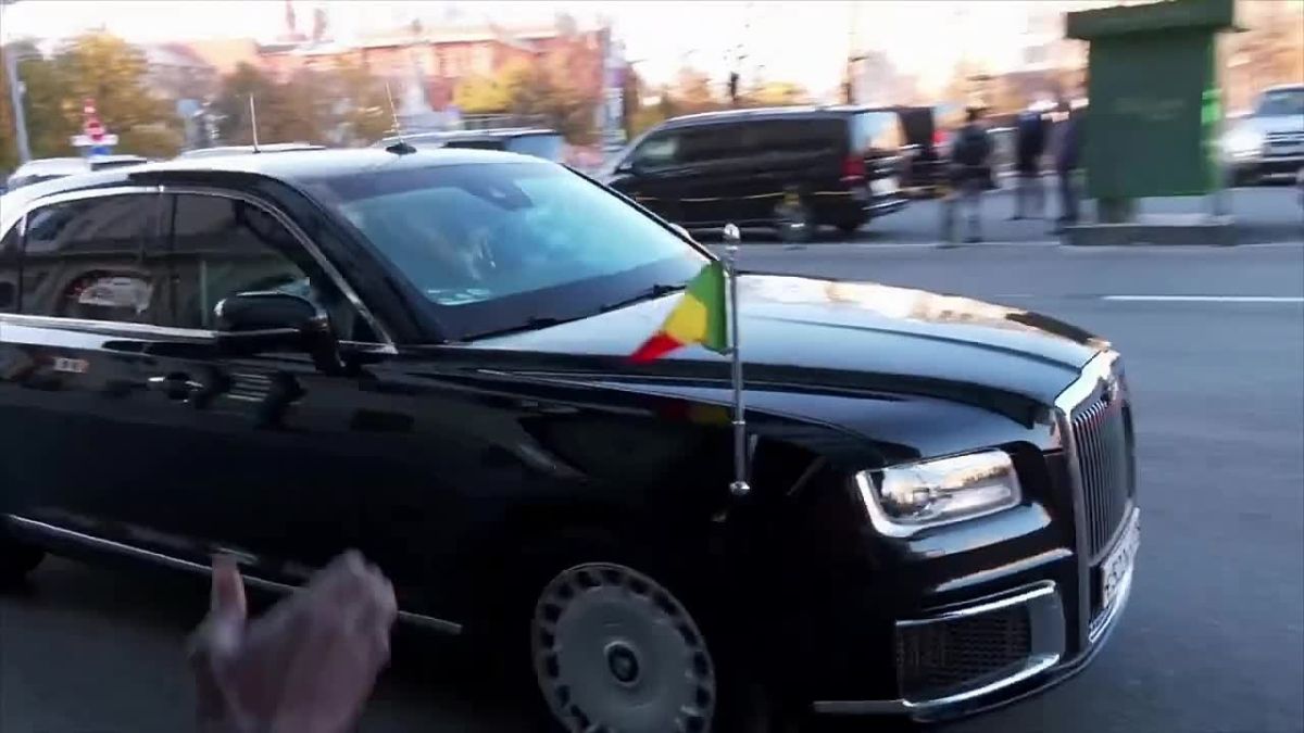 Assimi Goita arrive a Moscou recu par la diaspora malienne