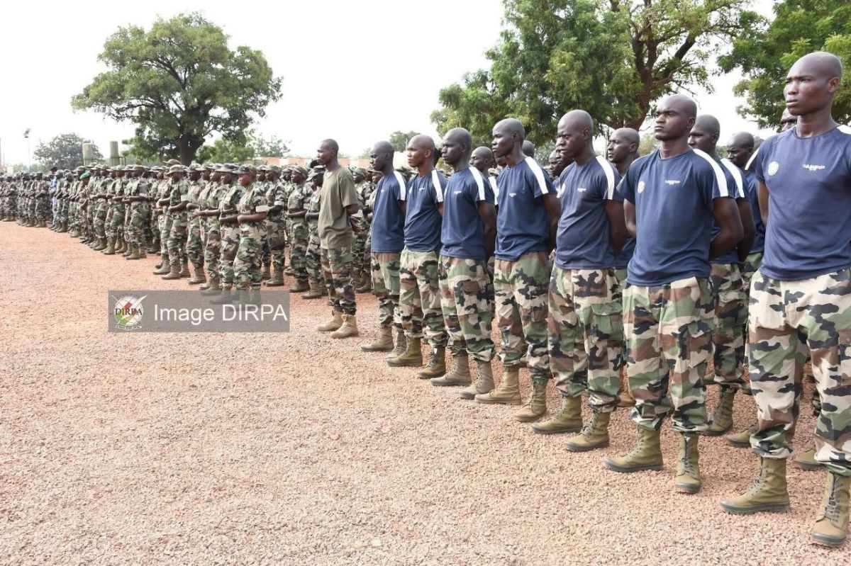 Mali : fin de formation militaire pour 724 recrues à Sénou