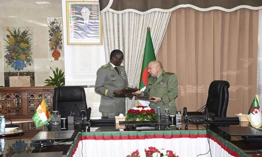 Alger et Niamey signent un accord de cooperation militaire