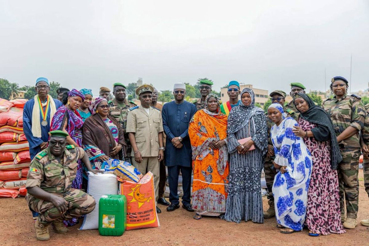 Mali : distribution de vivres pour les veuves de militaires