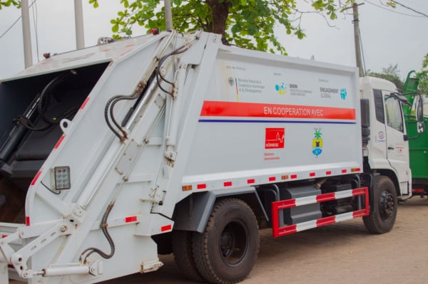 Aného : acquisition de materiel de collecte des dechets pour 393 millions